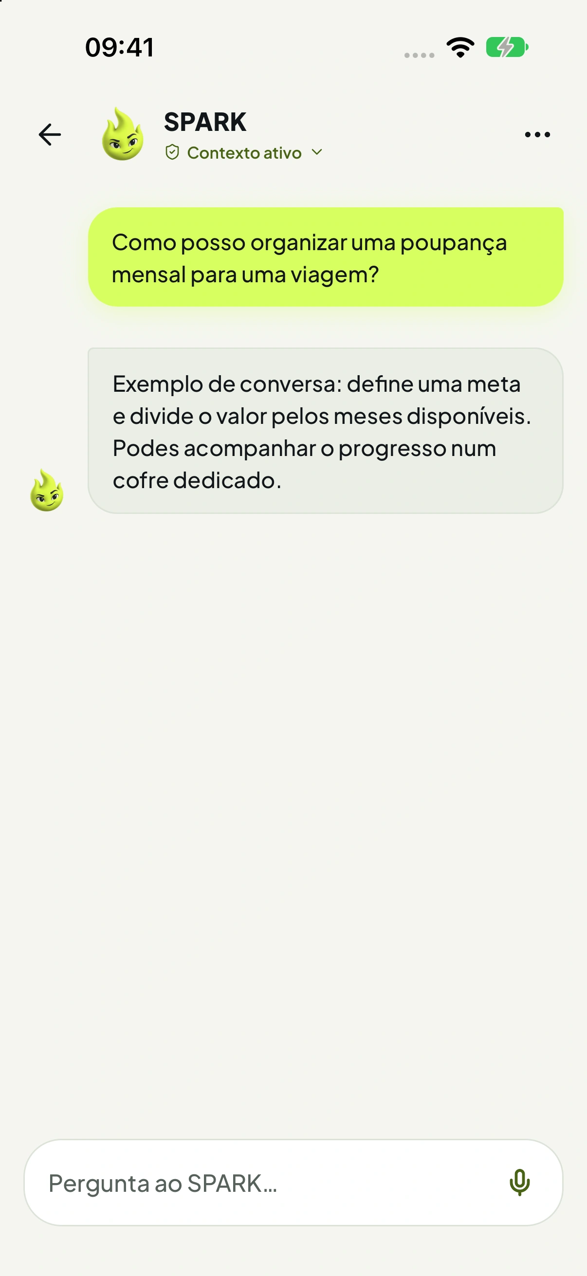 Conversa real no ecrã do SPARK com uma pergunta de demonstração sobre uma viagem e uma resposta preparada sobre metas e cofres